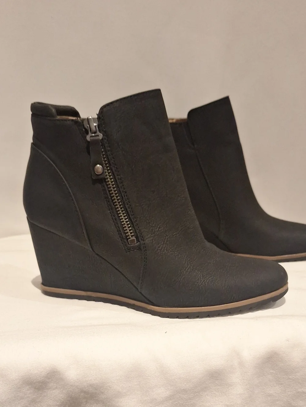 Soul Naturalizer Women's Black Wedge Ankle Boot - Sleek Zip Detail